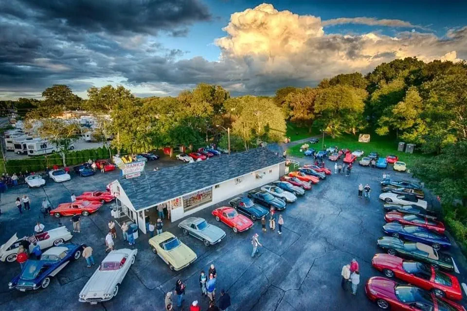 MONTHLY CAR CRUISE ON THE LAWN